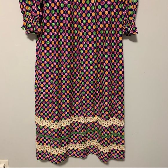 Vintage 1960s Cottagecore Dress. Handmade, lace trim, rainbow floral colour. US6 - Picture 8 of 8